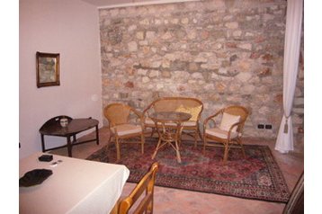 Albania Privát Kaninë, Esterno